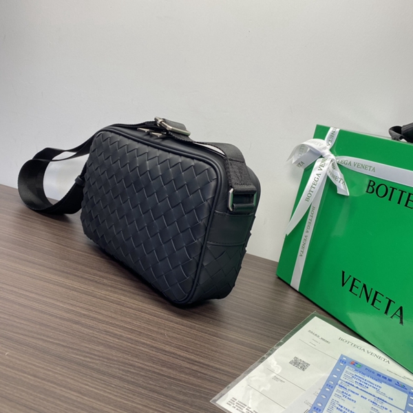 ボッテガヴェネタバッグ側面デザイン